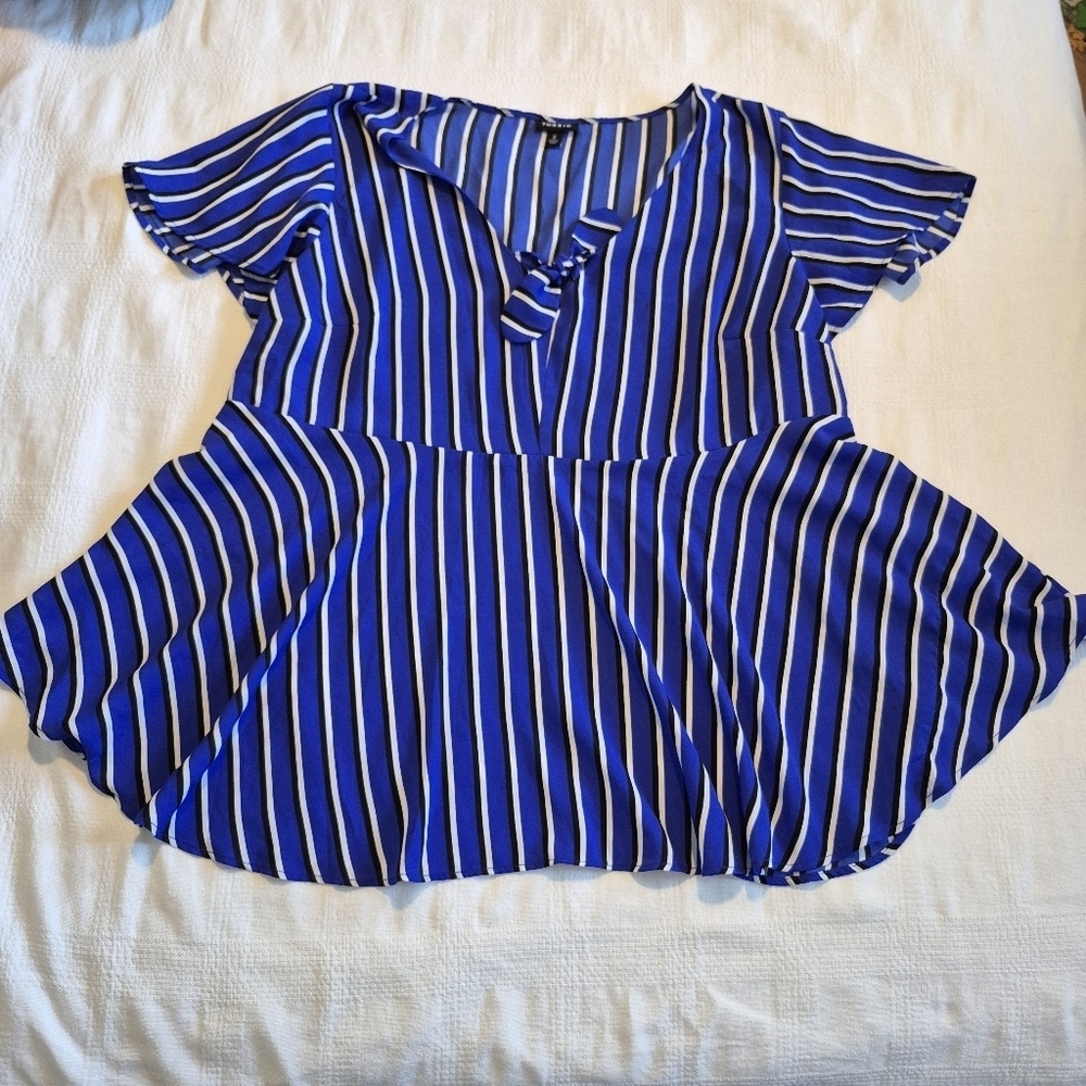 Torrid women's size 2 2X 18-20  blue with black & white stripe blouse  EUC